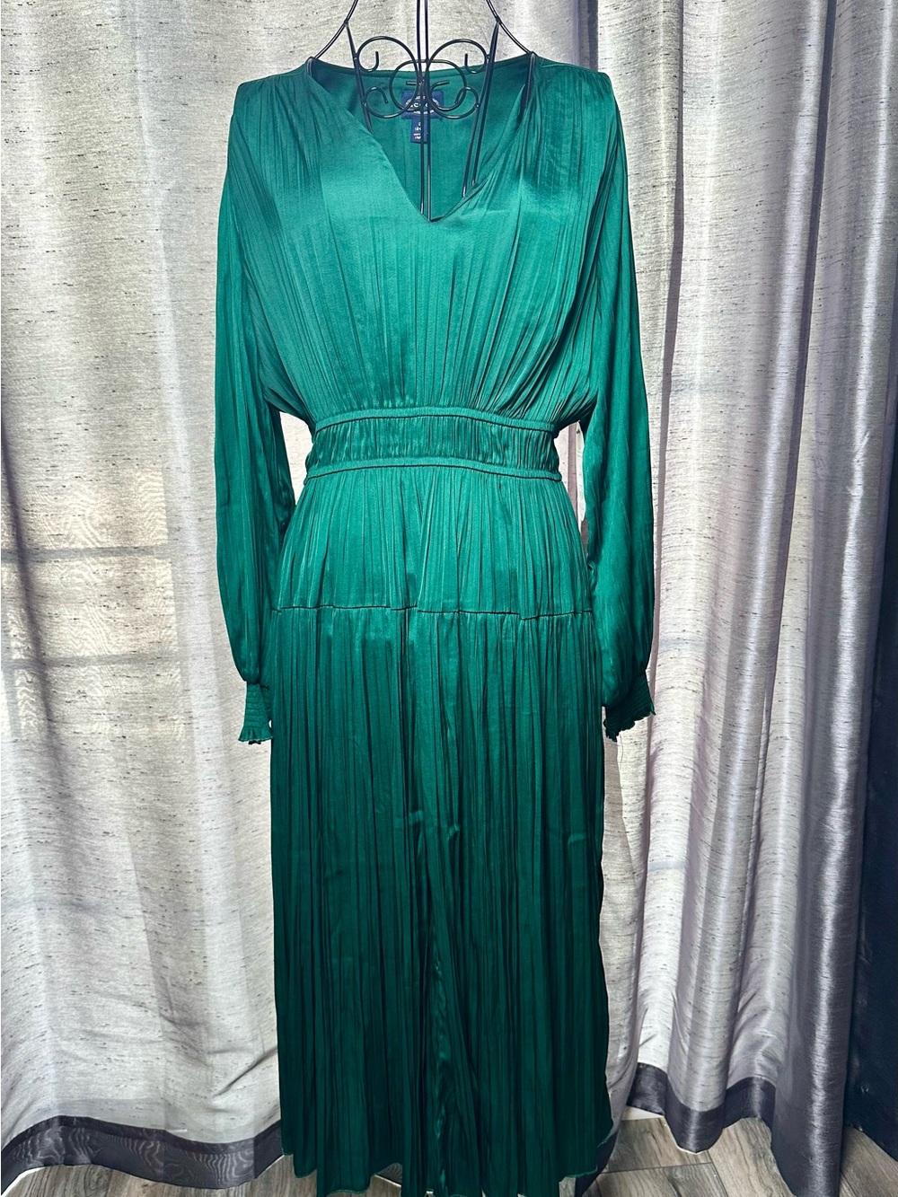 NWT Emerald Green Long Sleeve Pleated Maxi Dress